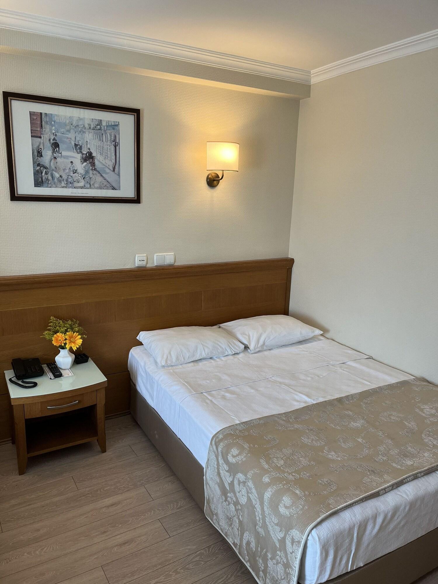 Yavuz Hotel Istanboel Buitenkant foto